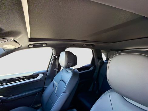 Used 2025 Porsche Cayenne image 35