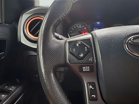 Used 2019 Toyota Tacoma TRD Sport w/ Technology Package AWD/4WD image 19