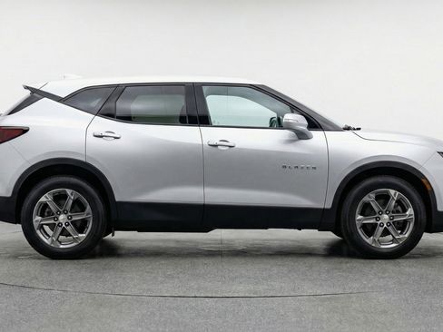 Used 2025 Chevrolet Blazer LT image 11