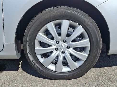 Used 2013 Toyota Corolla LE image 9