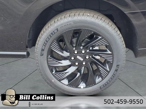 New 2025 Lincoln Navigator Reserve w/ Jet Appearance Package image 4