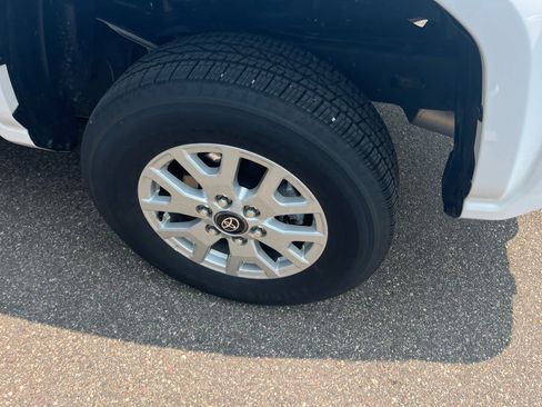 Certified 2024 Toyota Tacoma SR5 AWD/4WD image 6