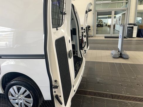 Used 2021 Nissan NV200 SV w/ Sliding Door Glass Package image 18