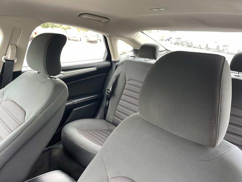 Used 2018 Ford Fusion SE w/ Fusion SE Technology Package FWD image 22