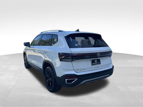 New 2026 Volkswagen Taos SE image 3
