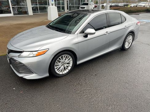 Used 2019 Toyota Camry XLE image 1