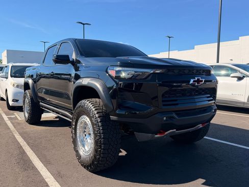 Used 2024 Chevrolet Colorado ZR2 w/ Technology Package image 2
