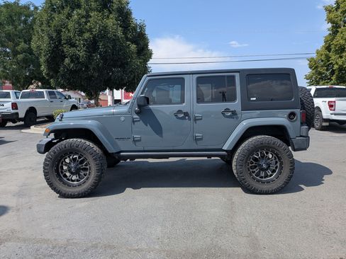 Used 2014 Jeep Wrangler Unlimited Sahara w/ Max Tow Package AWD/4WD image 9