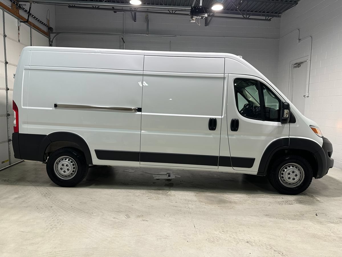 Used 2025 RAM ProMaster 2500 w/ Convenience Group FWD image 2