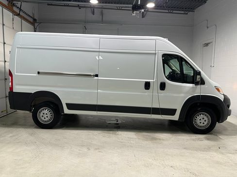 Used 2025 RAM ProMaster 2500 w/ Convenience Group FWD image 2