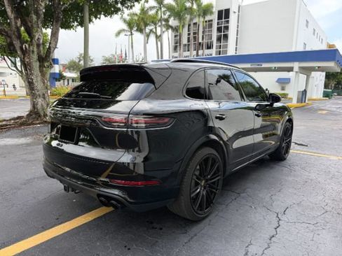 Used 2019 Porsche Cayenne Turbo AWD/4WD image 3