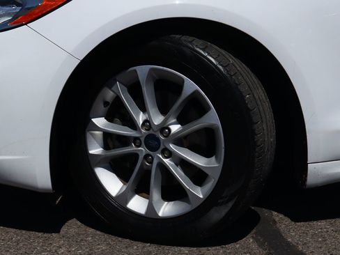 Used 2020 Ford Fusion SE image 5