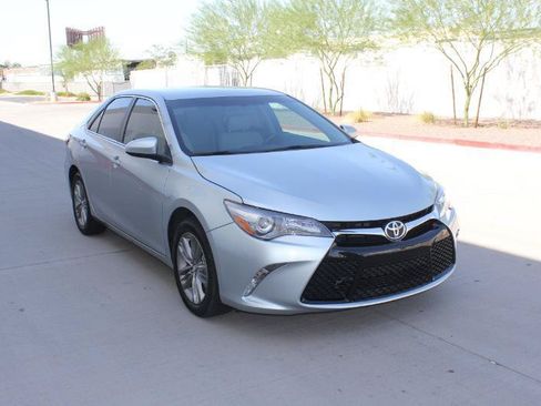 Used 2017 Toyota Camry SE FWD image 3