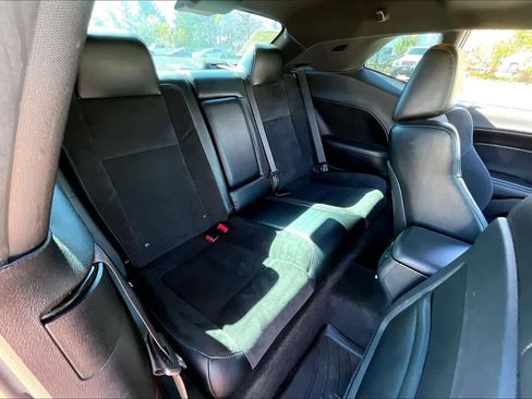 Used 2016 Dodge Challenger R/T Scat Pack w/ Leather Interior Group image 18