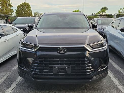 Used 2025 Toyota Grand Highlander AWD image 2