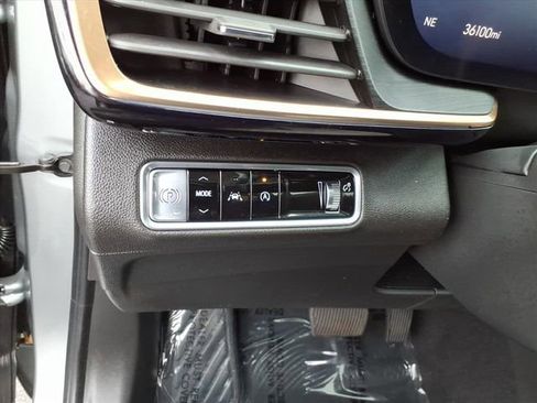 Used 2024 Buick Envision Avenir AWD/4WD image 29