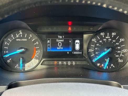 Used 2018 Ford Explorer XLT image 25