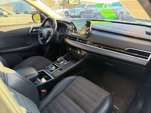 Used 2022 Mitsubishi Outlander SE image 5