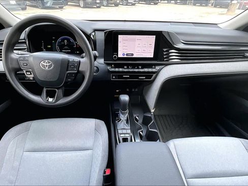 Used 2025 Toyota Camry LE image 16