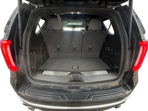 Used 2022 GMC Yukon Denali w/ Denali Premium Package image 19