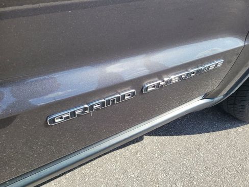 Used 2019 Jeep Grand Cherokee Laredo w/ 18" Wheel & 8.4" Radio Group image 6