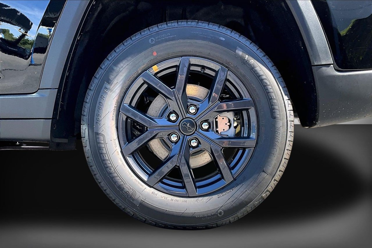 New 2027 Jeep Grand Cherokee Altitude RWD image 33