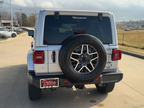 Used 2024 Jeep Wrangler Sahara w/ Technology Group image 8