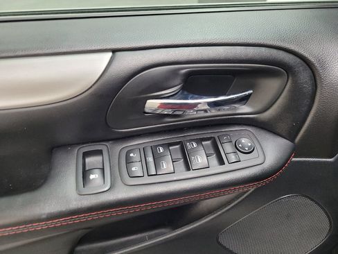 Used 2019 Dodge Grand Caravan GT FWD image 23