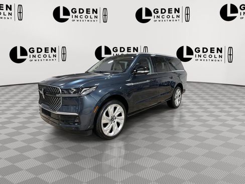 Certified 2025 Lincoln Navigator L Reserve image 4