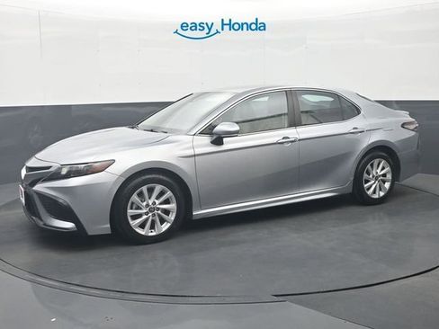 Used 2023 Toyota Camry SE FWD image 4