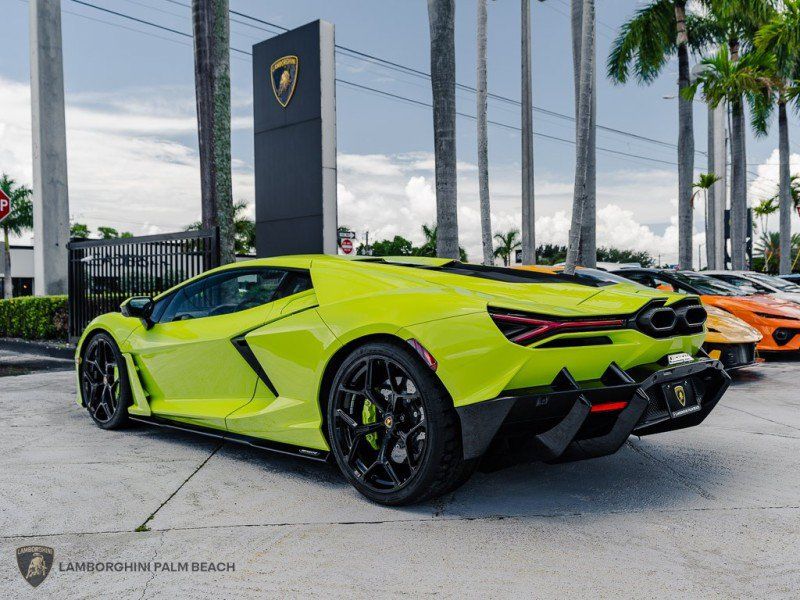 Used 2025 Lamborghini Revuelto AWD/4WD image 3