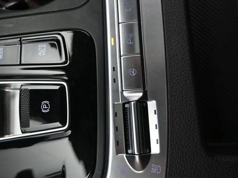 Certified 2025 Kia Carnival SX Prestige FWD image 35