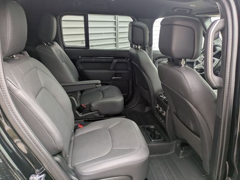 Used 2025 Land Rover Defender 130 X-Dynamic SE image 35