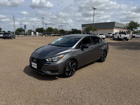 Used 2025 Nissan Versa SR w/ Trunk Package FWD image 1