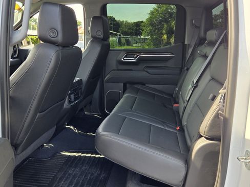 Certified 2022 GMC Sierra 1500 Elevation w/ Elevation Premium Package AWD/4WD image 10