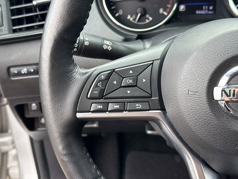 Used 2018 Nissan Rogue SL w/ Premium Package FWD image 31