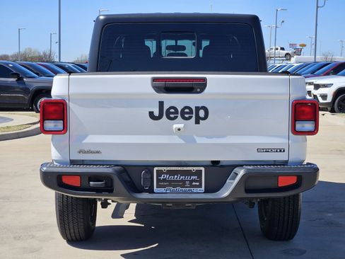 Used 2020 Jeep Gladiator Sport AWD/4WD image 8