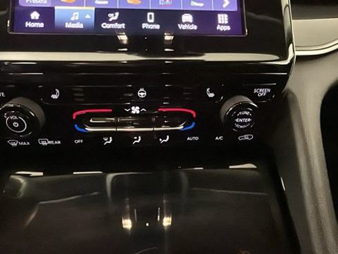 Used 2022 Jeep Grand Cherokee L Laredo w/ Luxury Tech Group I AWD/4WD image 23