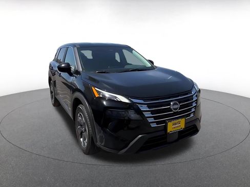 Used 2025 Nissan Rogue SV AWD/4WD image 3