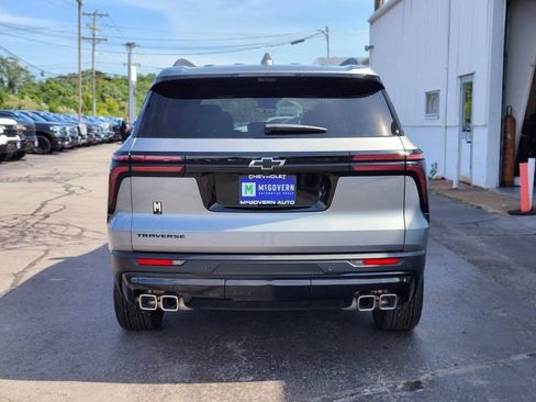 Used 2026 Chevrolet Traverse LT w/ Midnight/Sport Edition FWD image 4
