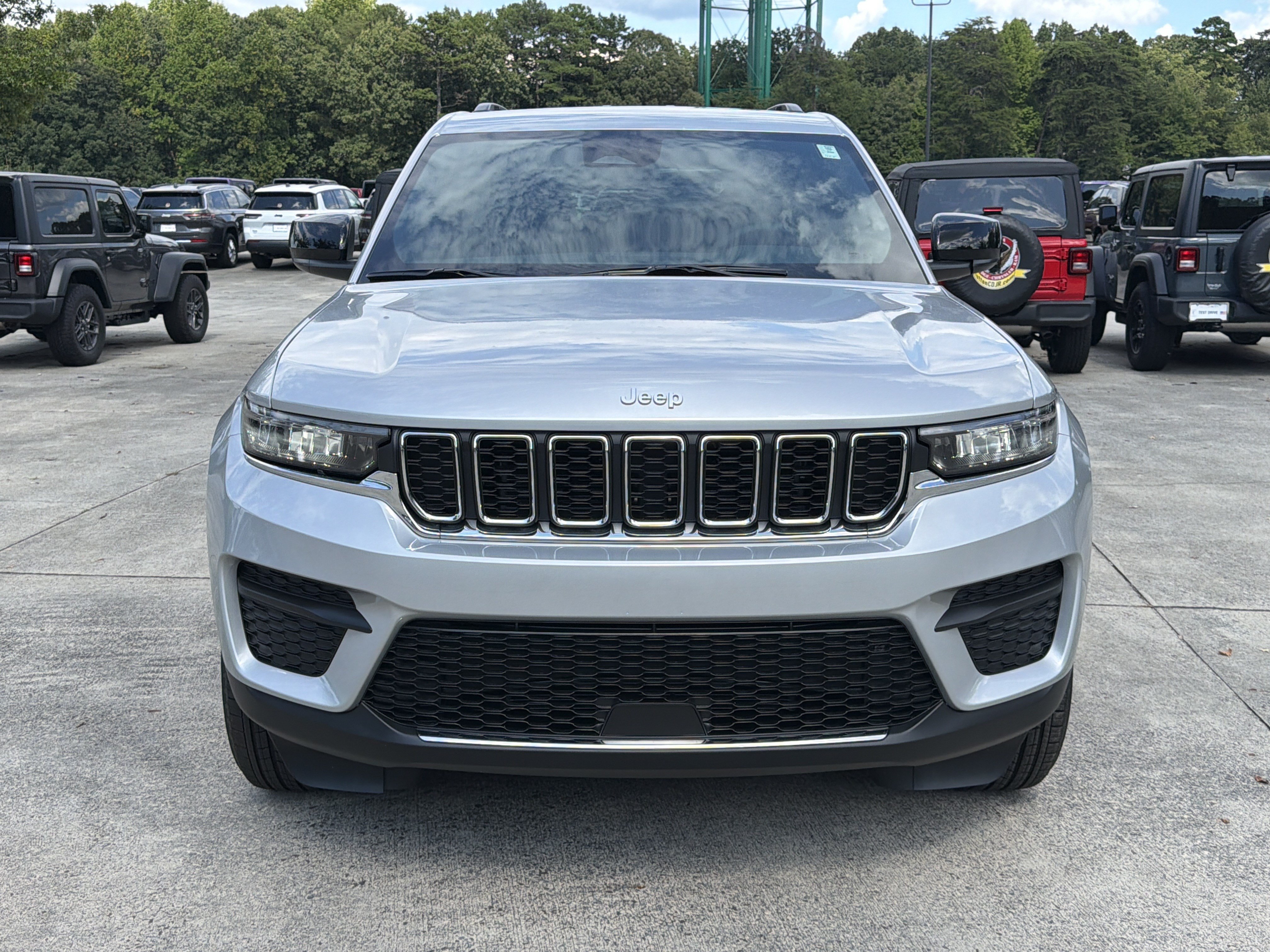 New 2026 Jeep Grand Cherokee Laredo w/ Trailer Tow Package AWD/4WD image 2