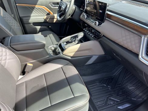 Used 2025 GMC Canyon Denali image 24