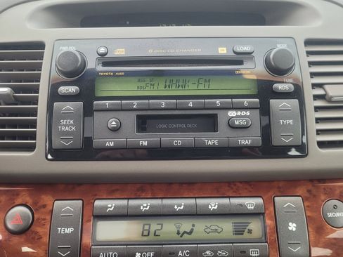 Used 2003 Toyota Camry XLE image 19