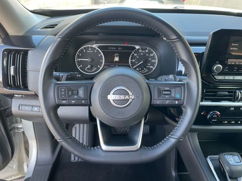 Used 2025 Nissan Pathfinder SV image 28