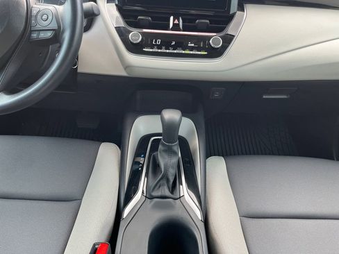 Used 2025 Toyota Corolla LE image 3