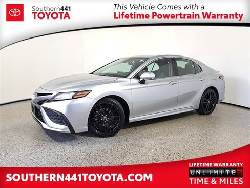 Used 2023 Toyota Camry XSE image 1