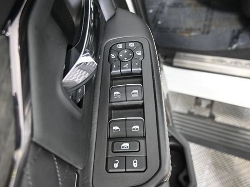 Used 2025 RAM 3500 Limited AWD/4WD image 19