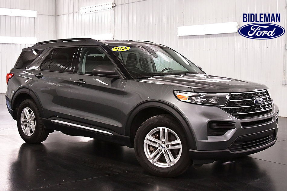 Used 2024 Ford Explorer XLT AWD/4WD image 1
