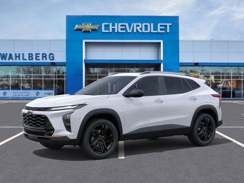 New 2026 Chevrolet Trax ACTIV w/ Sunroof Package FWD image 2