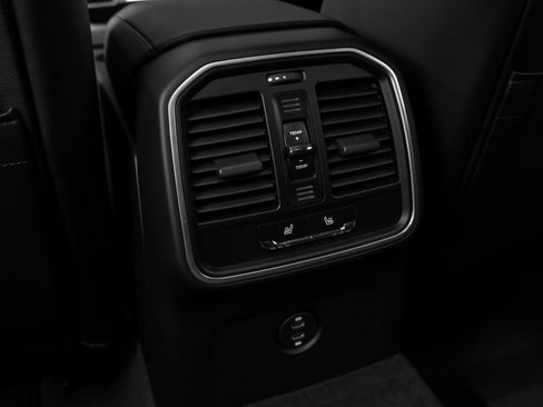 New 2026 Porsche Macan image 42